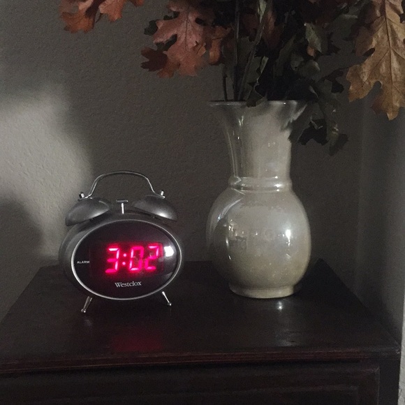 Vintage inspired alarm clock ⏰ - Picture 3 of 3